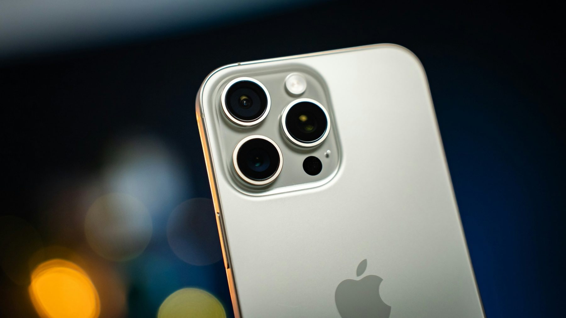 Apple iPhone 16 Pro | foto: Mobil Pohotovost