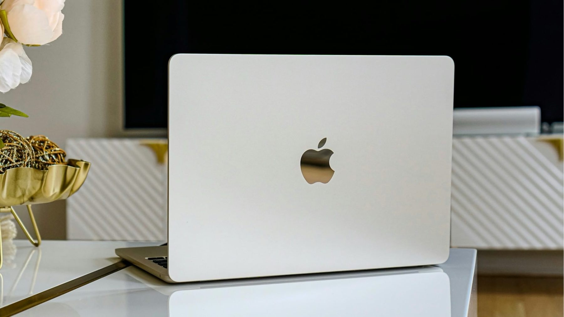 MacBook Air M4 | foto: Mobil Pohotovost