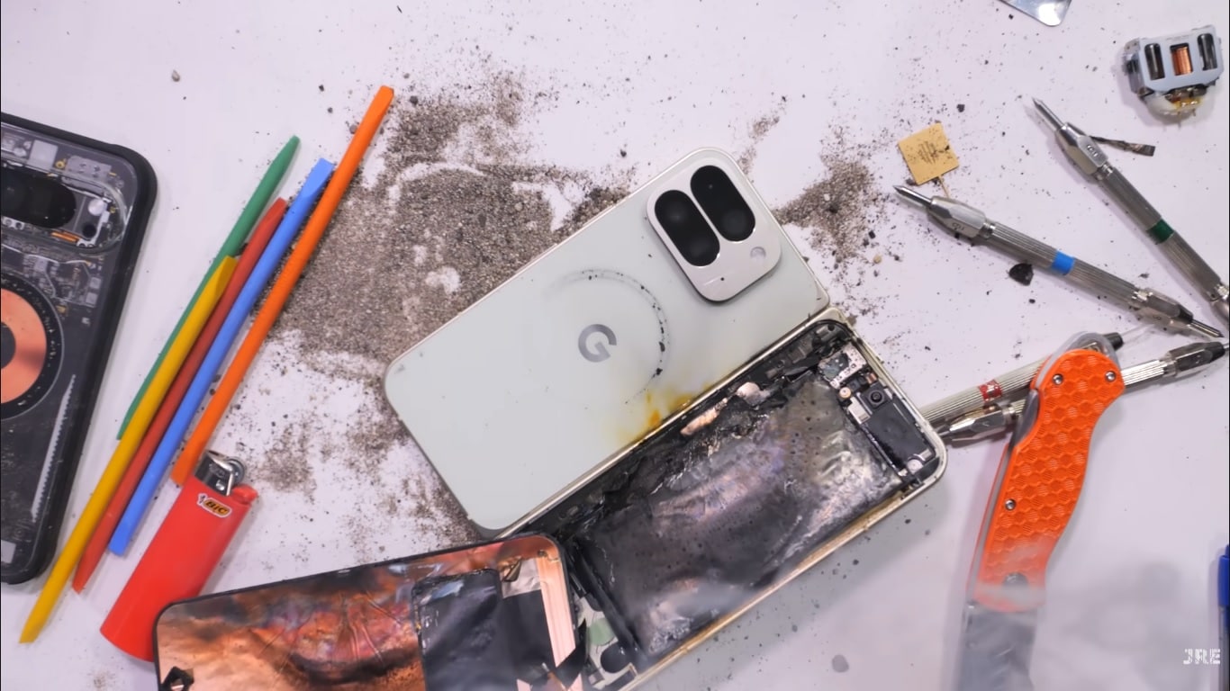 Pixel 10 Pro Fold | Zdroj: JerryRigEverything