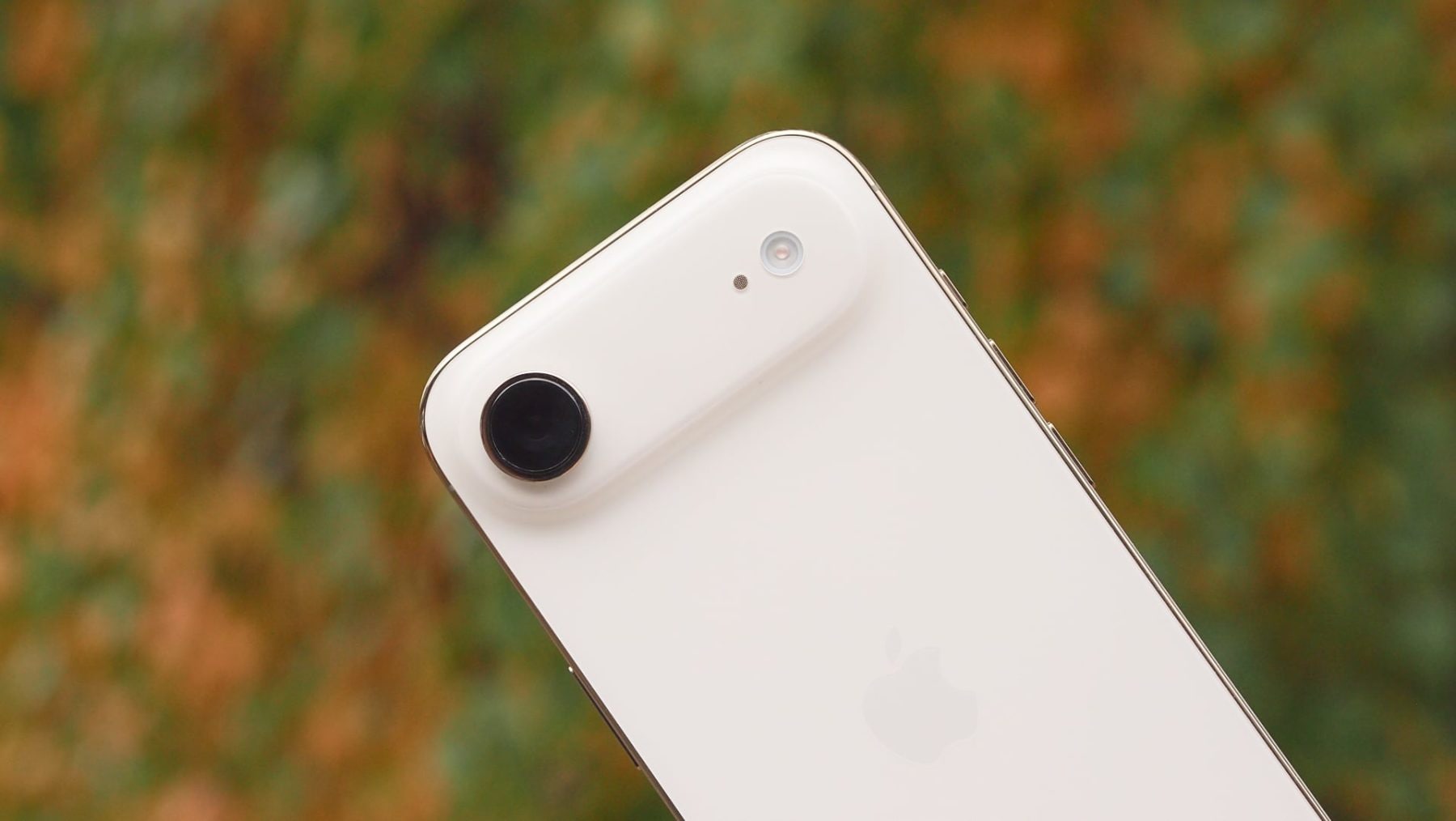 iPhone Air, detail fotoaparátu | Zdroj: Luboš Srb