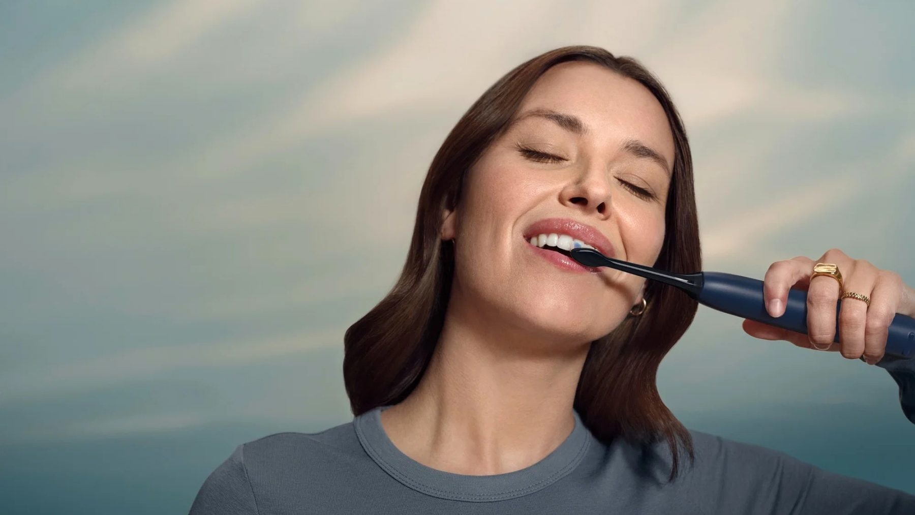 Elektrický zubní kartáček Phillips Sonicare 5500 | Zdroj: Alza