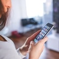 iPhony už by se neměly samovolně vypínat. Apple vydal opravu