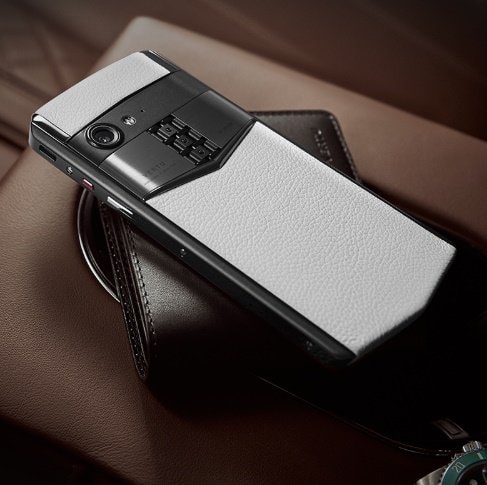 Luxusní značku mobilních telefonů Vertu kupují Číňané