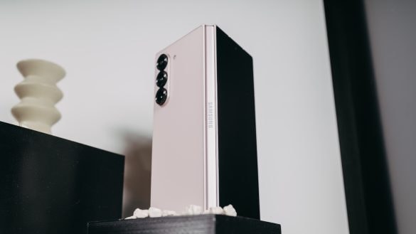 Samsung chystá extra tenkou skládačku. Čínská konkurence se musí mít na pozoru