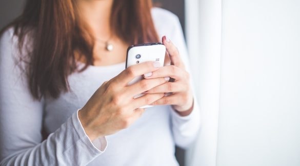 Dotykové mobily do 1 500 Kč. Je jich jako šafránu, ale přece se nějaké najdou