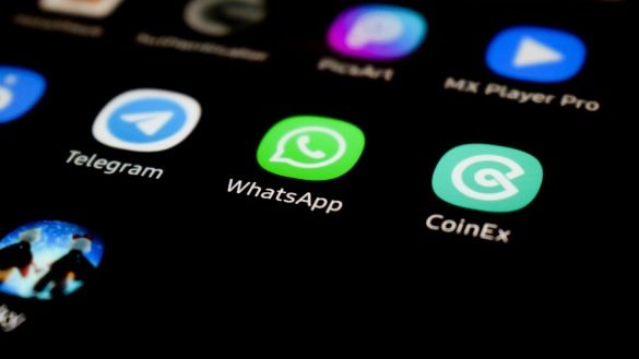 Máte iPhone? Aplikace WhatsApp vás po aktualizaci nebude tolik terorizovat