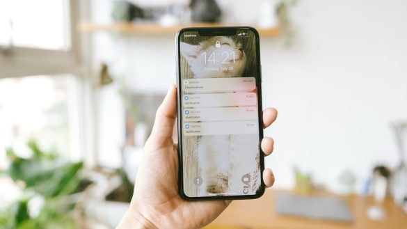 Apple rozeslal otravnou propagační notifikaci. Porušil tím vlastní pravidla