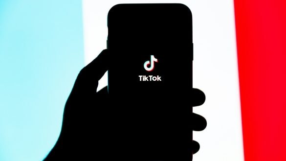 Mobil za úplný nesmysl? Američané se kvůli zákazu sítě TikTok dočista zbláznili