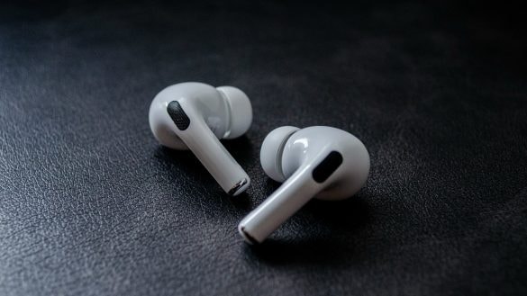 AirPods jako ideální valentýnský dárek? Teď jsou za super cenu