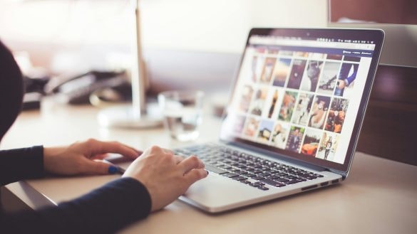 Smažte osobní data z internetu. Poradíme, jak to udělat jako lusknutím prstu