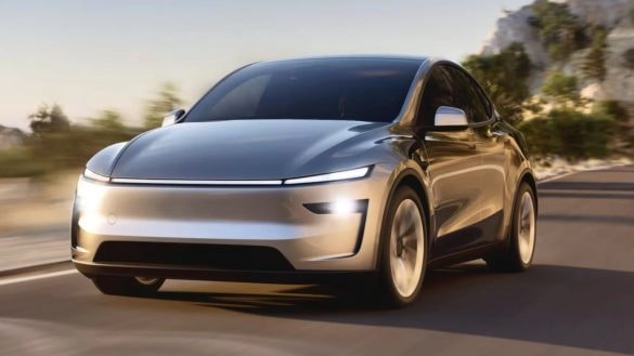 Revoluce v předání vozu. Tesla bez řidiče dojede z továrny až domů k zákazníkovi