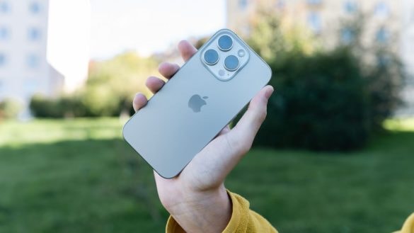 Experti vysvětlují, proč Apple „jen tak“ nemůže přesunout výrobu iPhonů do USA