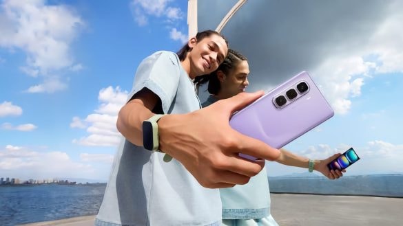 Ani Apple, ani Samsung. Nejtenčí mobil se zakřiveným displejem vyrobí někdo jiný