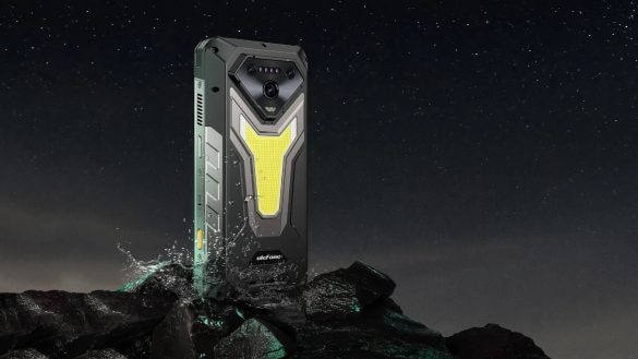 Tank mezi mobily: Váží jako 6 smartphonů, je extra odolný a má i projektor