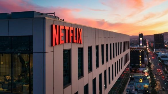 Netflix si staví vlastní svět, ve kterém bude mít studia, obchody či heliport