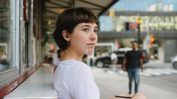 Alza vyprodává skvělá sluchátka od JBL. Stojí jen 1 079 Kč, Češi je brzy vyprodají