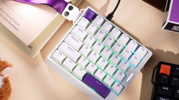 Nic takového jste ještě neviděli. Epomaker HE30 je nejmenší herní klávesnice