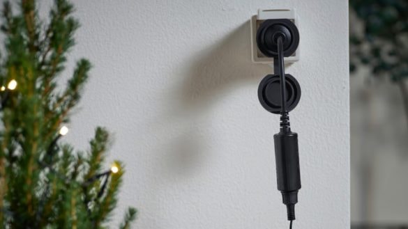 IKEA rozšiřuje sortiment o venkovní chytrou zásuvku. Je odolnější a stojí pár stovek