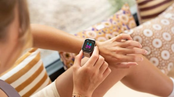 Honem do Decathlonu: Chytré hodinky se skvělou výbavou zlevnily na 1 399 Kč