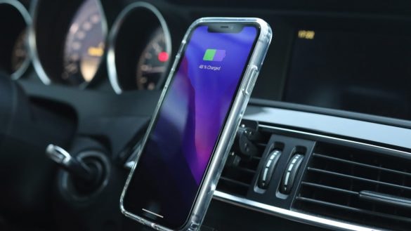 Action zařadil do nabídky nabíječku do auta. Je velmi praktická, stojí jen 249 Kč