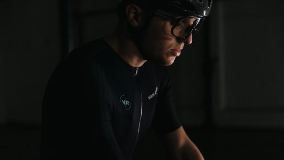 Cyklistický oblek s integrovaným airbagem má předejít tisícům zlomeninám