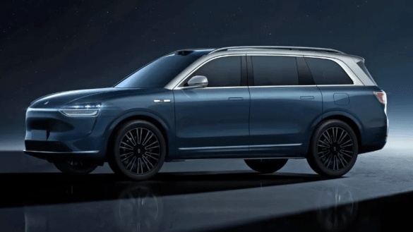 Tohle auto si vozí vlastní kino: Huawei dodává technologie, které berou dech