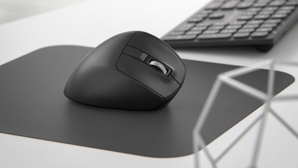 Alza má novou, vlastní myš: Je bezdrátová, ergonomická a stojí jen 899 Kč