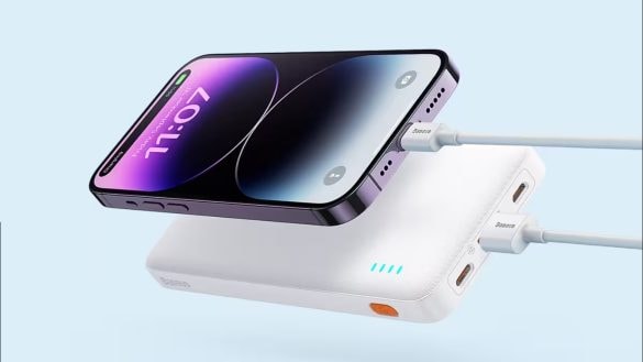 Stylová powerbanka z Decathlonu: Dobije veškerou elektroniku, teď zlevnila o 41 %