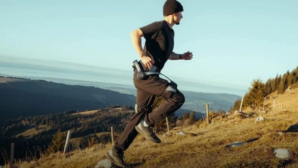 Alza začala prodávat bionické nohy. Ušetří vám až 39 % fyzické zátěže