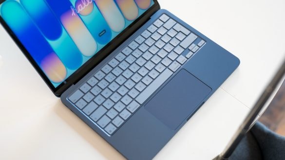 MacBook za cenu jednoho oběda. MacBook Neo jen za 299 Kč berou lidi útokem