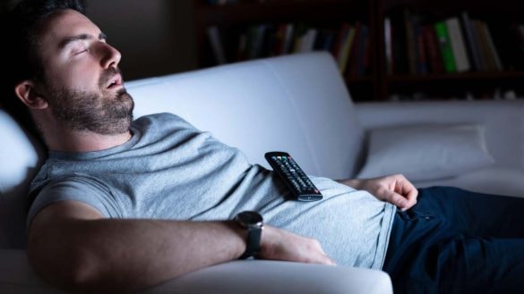 Televize vám pomůže usnout, ale spánek může zhoršit. Odborníci vysvětlují proč