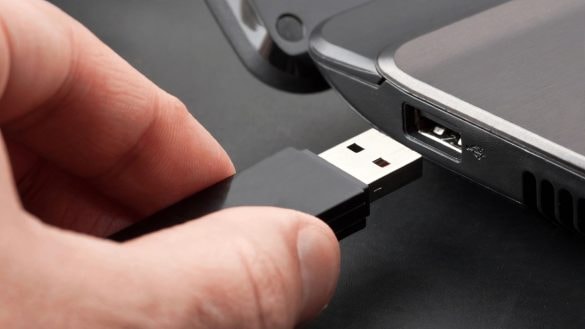 Action prodává geniální flashdisk. Funguje s mobilem i počítačem, stojí jen 199 Kč
