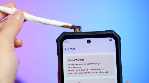 Oukitel ukázal šílený telefon. Má obří baterii a dokonce zapalovač