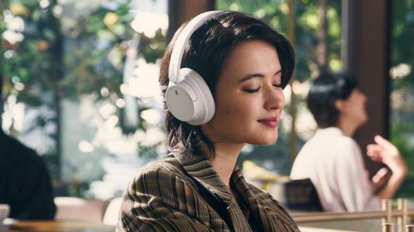Alza zlevnila oblíbená sluchátka Sony o 20 %. Teď stojí jen 1 695 Kč