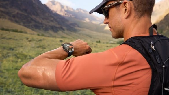 Huawei Watch 6 sledují zdraví podrobněji. Stačí přiložit prst k boku hodinek