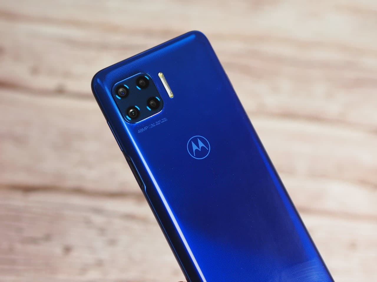 Motorola Moto G 5G Plus | foto: Mobilizujeme.cz