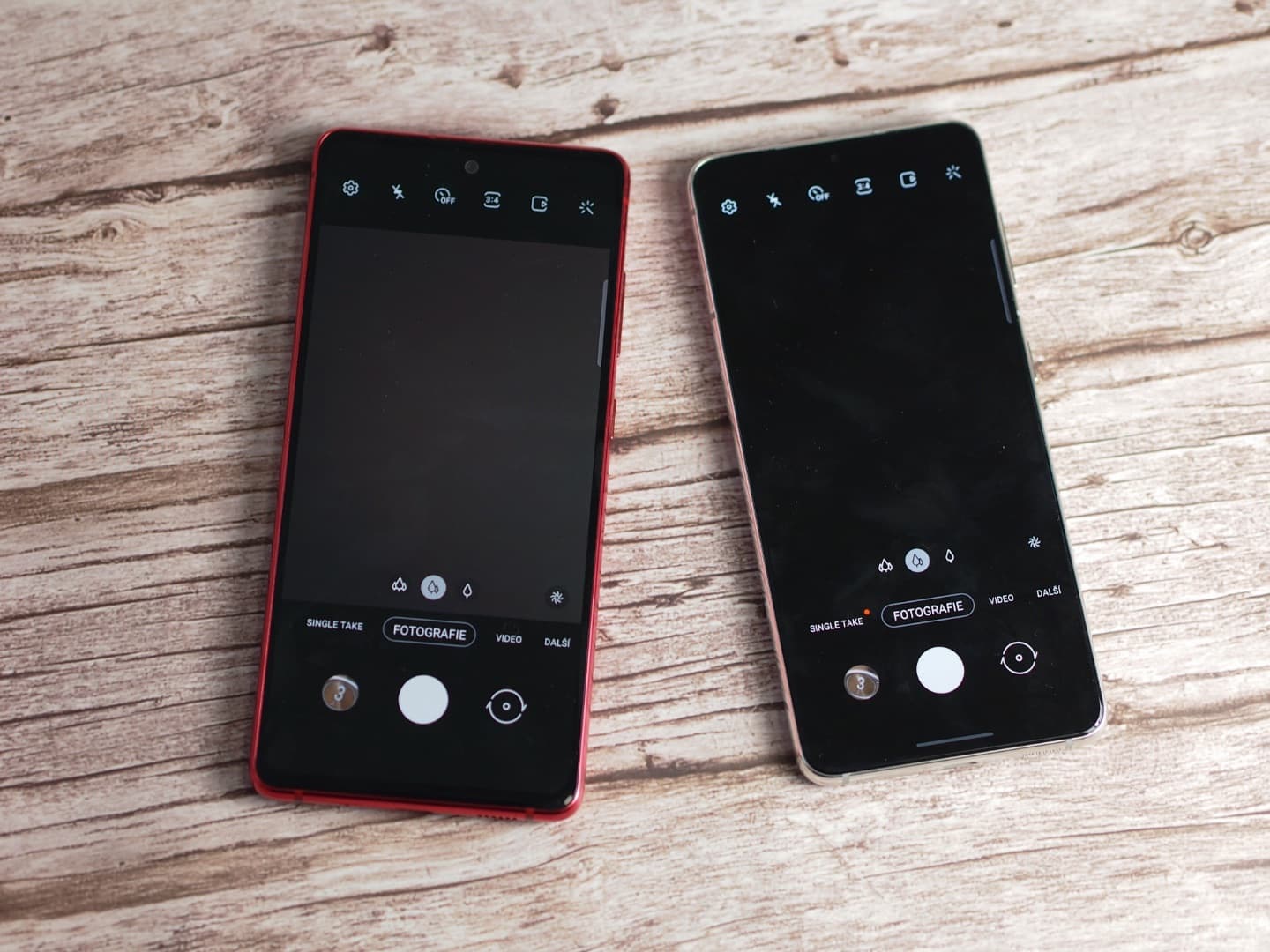 Samsung Galaxy S20 FE a Galaxy S21, fotoduel