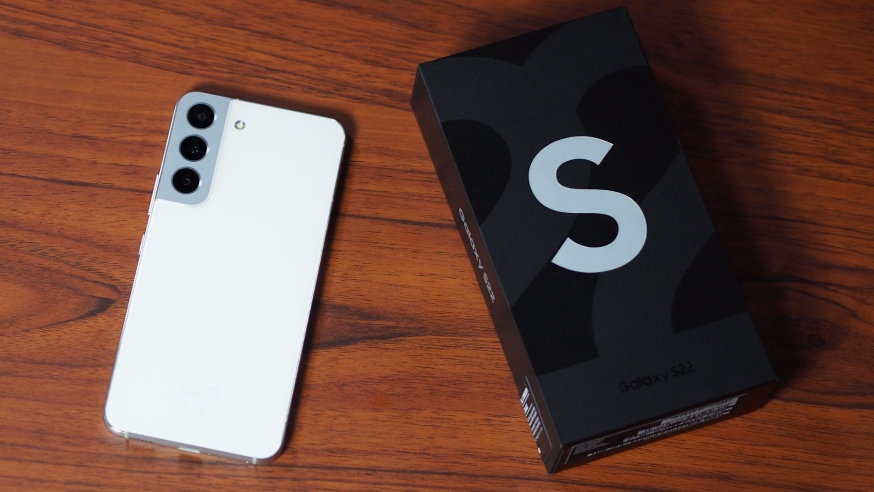 Samsung Galaxy S22 | Zdroj: Luboš Srb