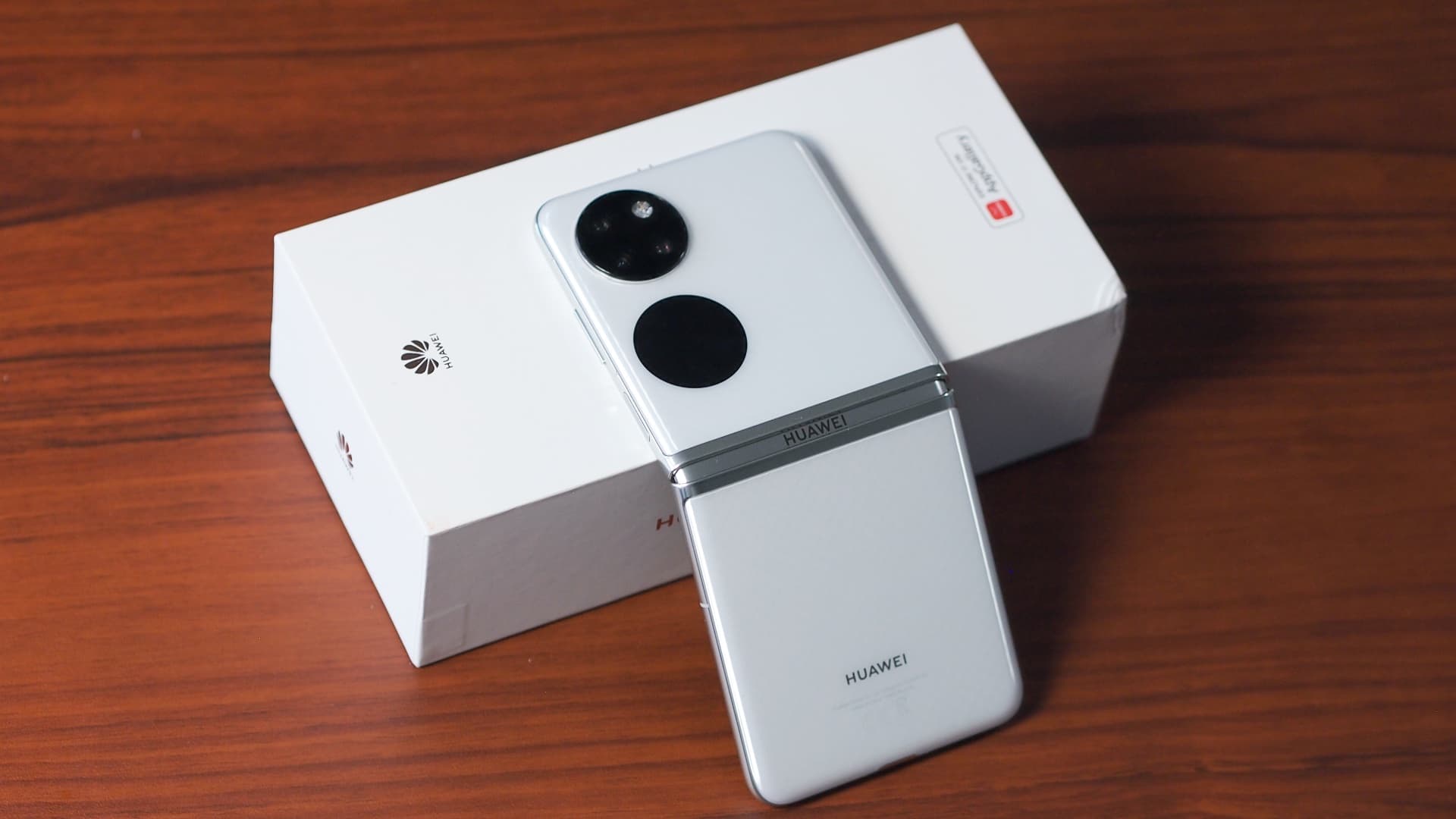 Huawei P50 Pocket, recenze