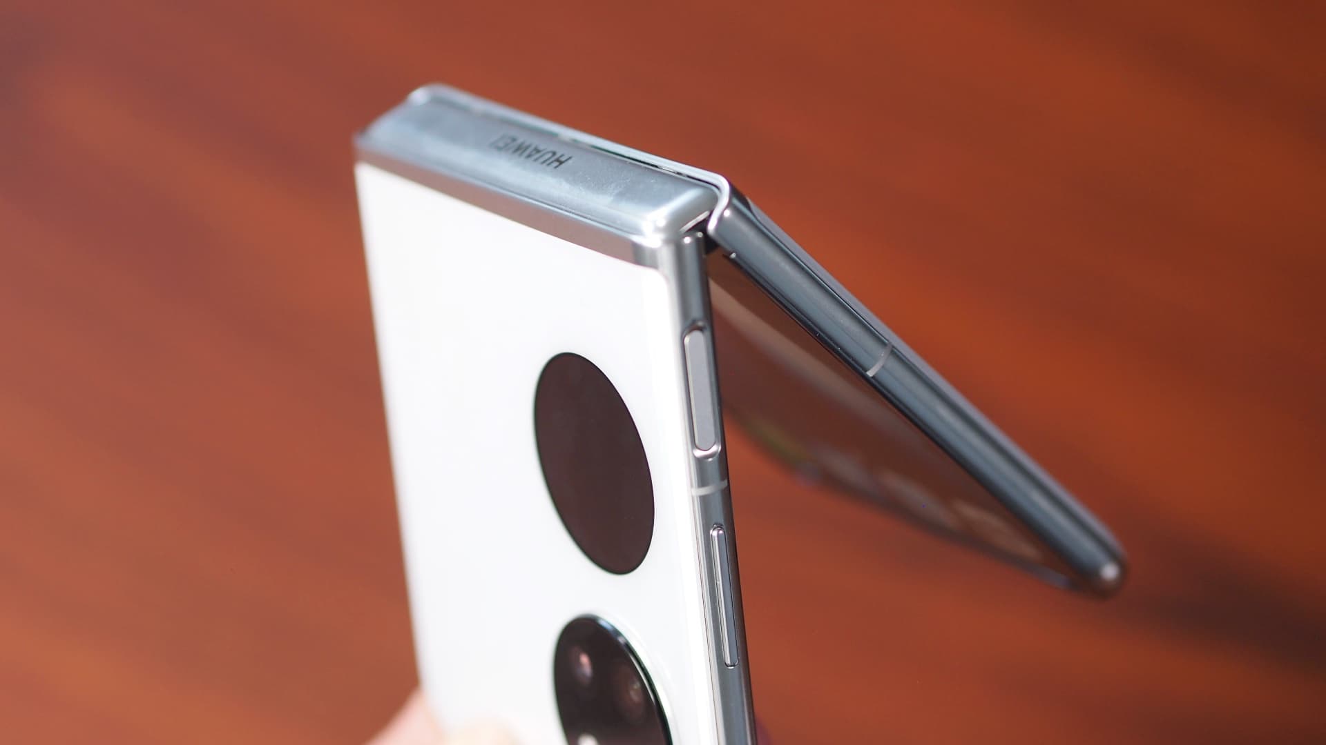 Huawei P50 Pocket, recenze