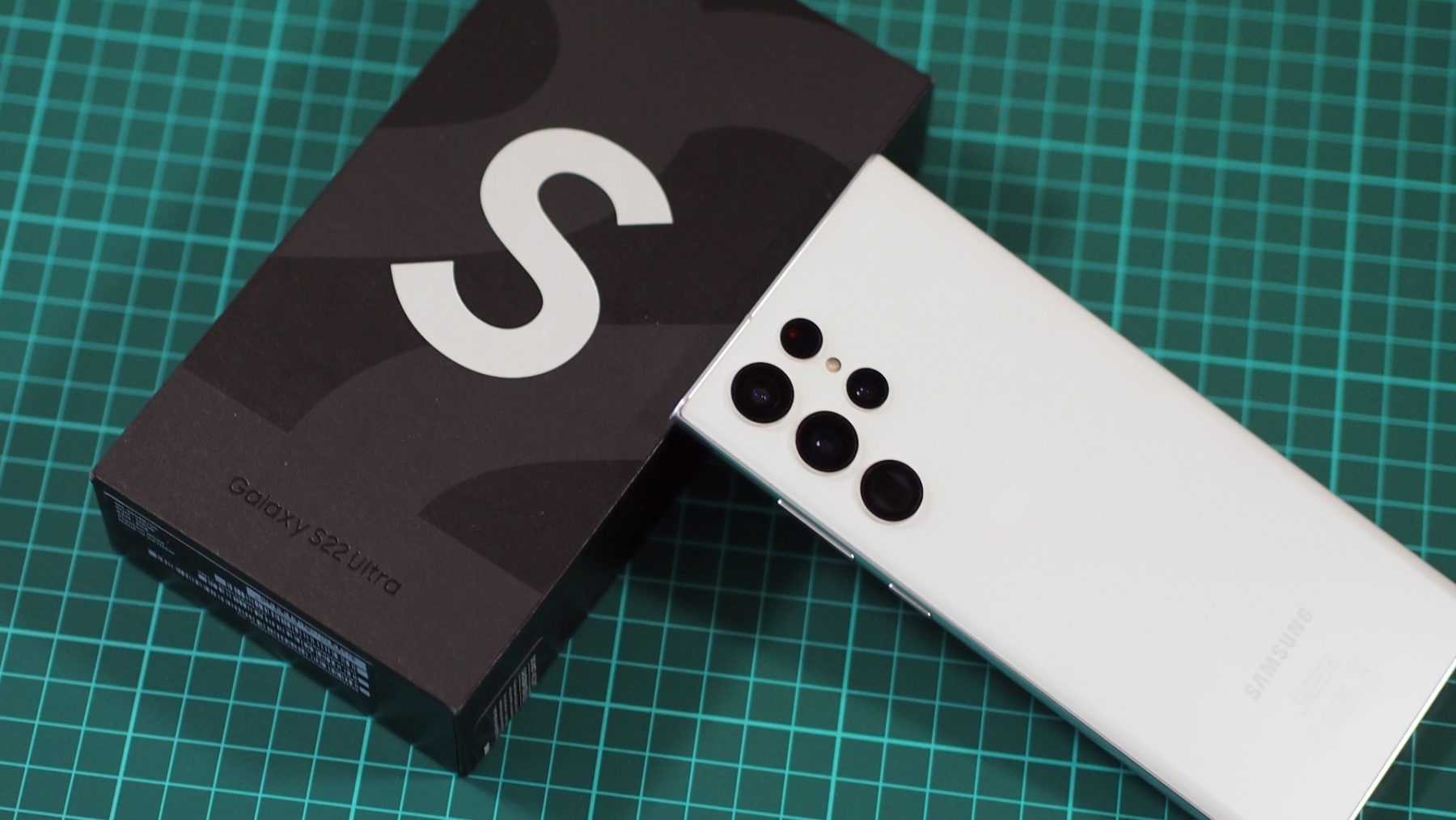 Samsung Galaxy S22 Ultra | Zdroj: Luboš Srb
