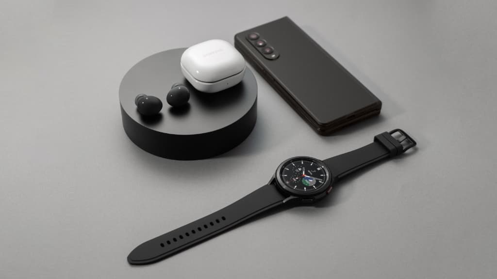 Samsung Galaxy Z Fold 3 a Watch 4 Classic