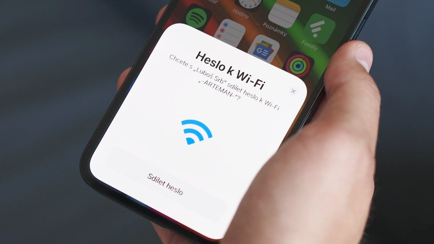 Jak sdílet heslo Wi-Fi iPhone