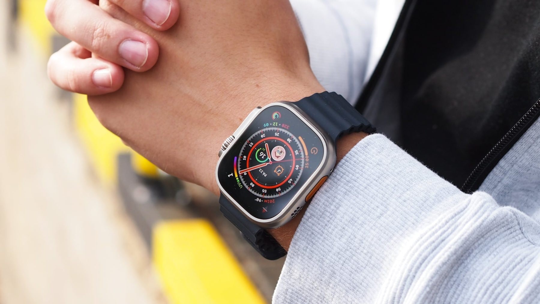 Apple Watch Ultra na ruce | foto: Luboš Srb