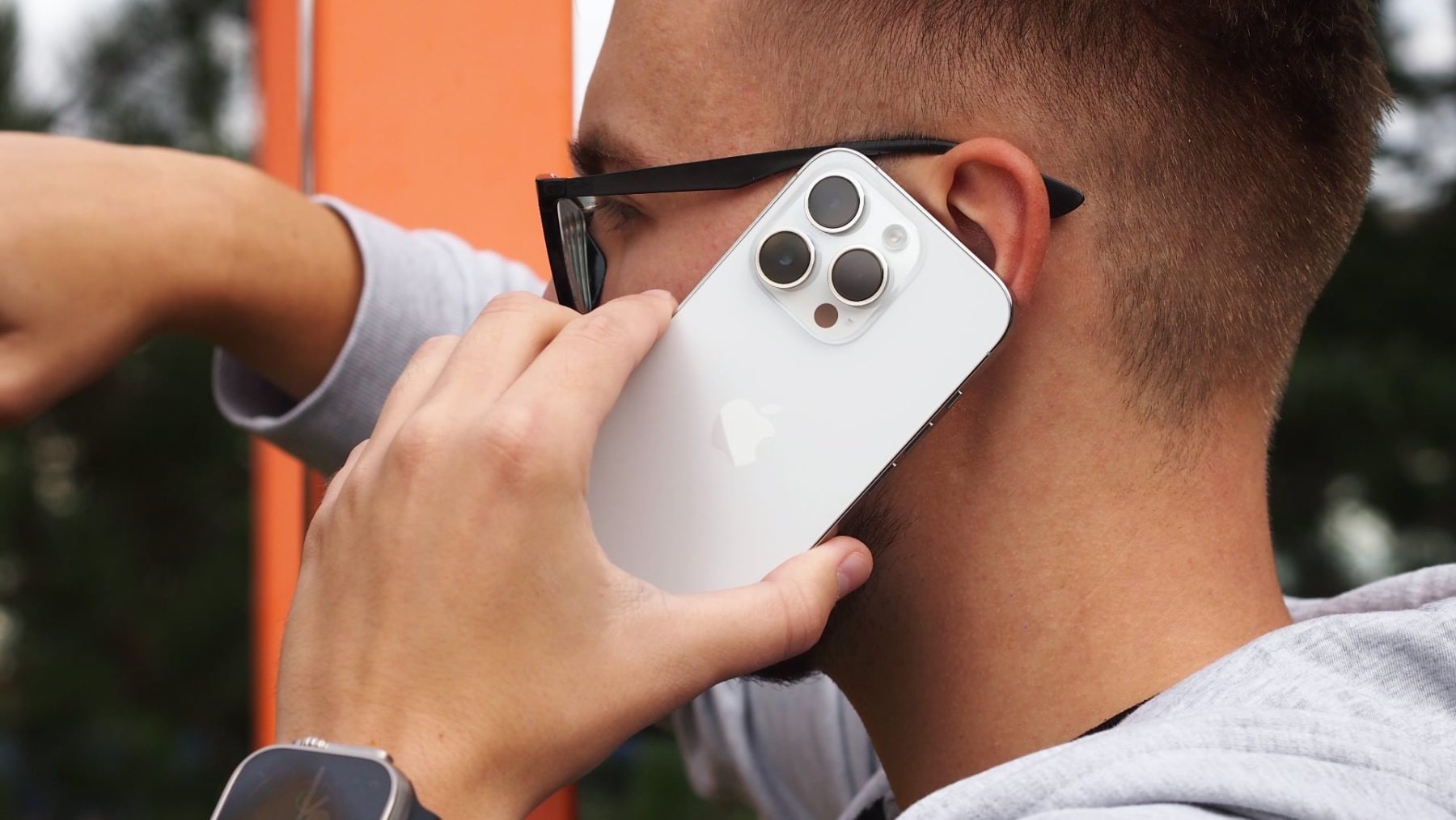 Telefonování s iPhonem 14 Pro | foto: Luboš Srb