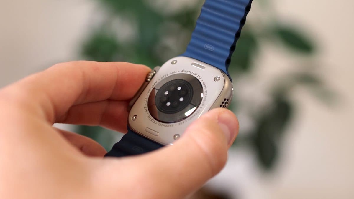 Apple Watch Ultra 2, zadní strana | foto: Luboš Srb
