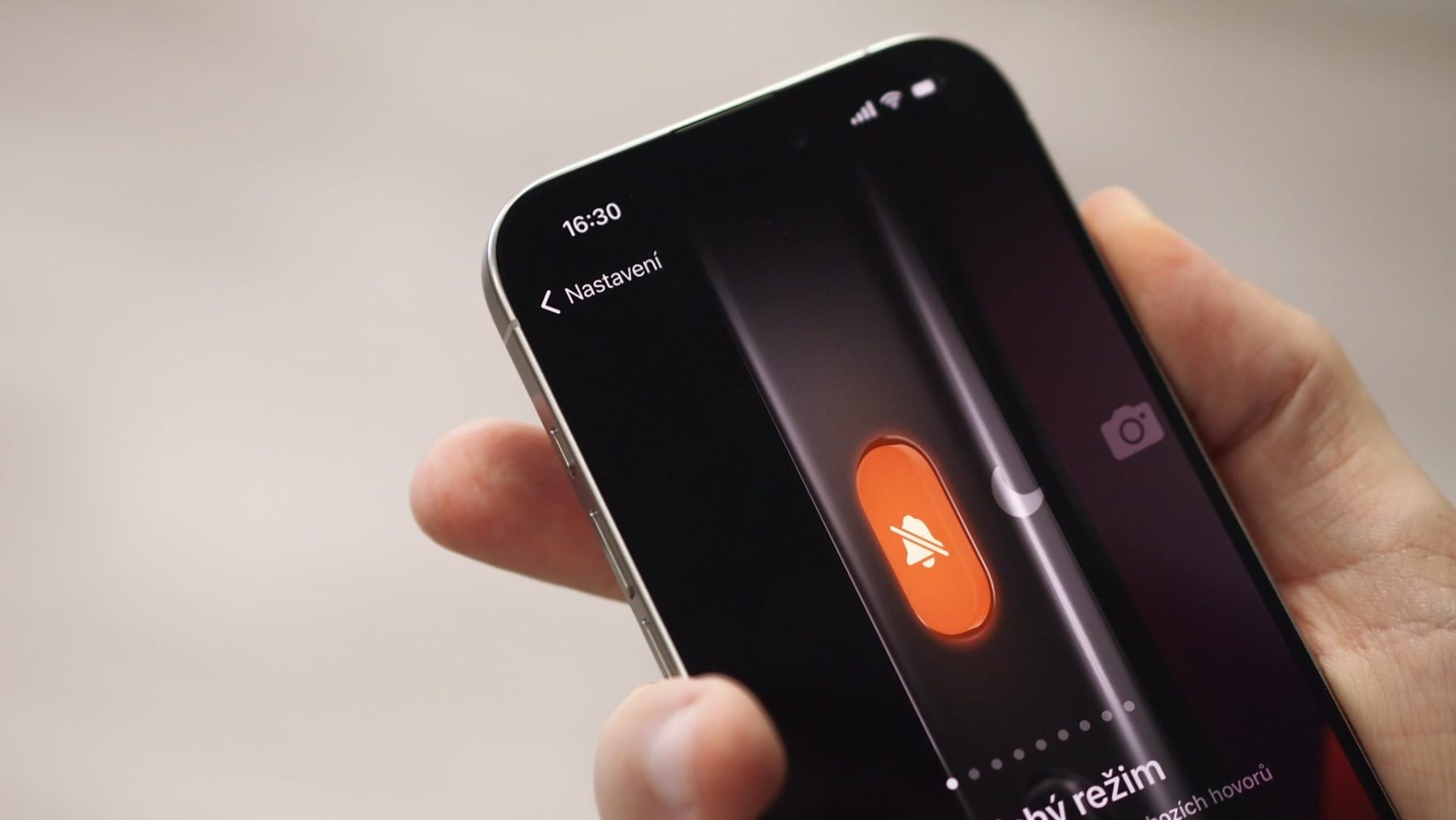iPhone 15 Pro, akční tlačítko | Zdroj: Luboš Srb