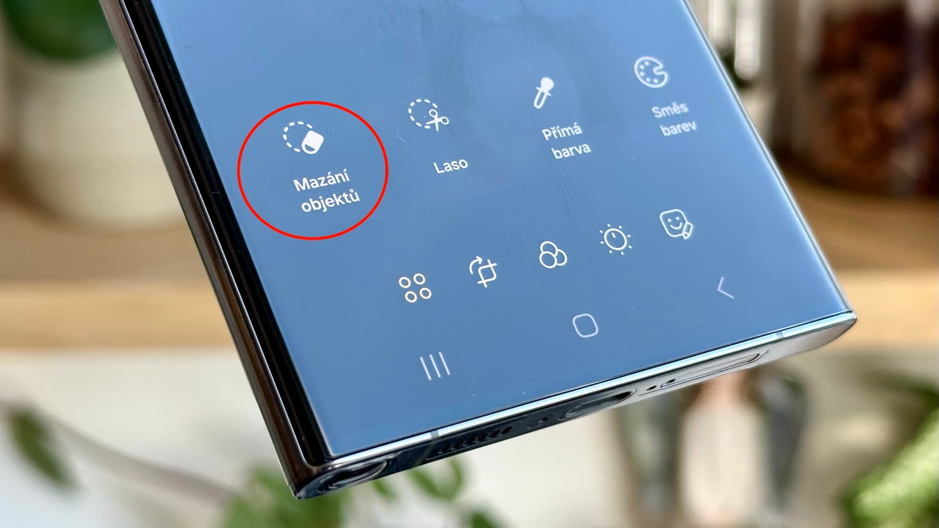 Stačí využít funkci Mazání objektů