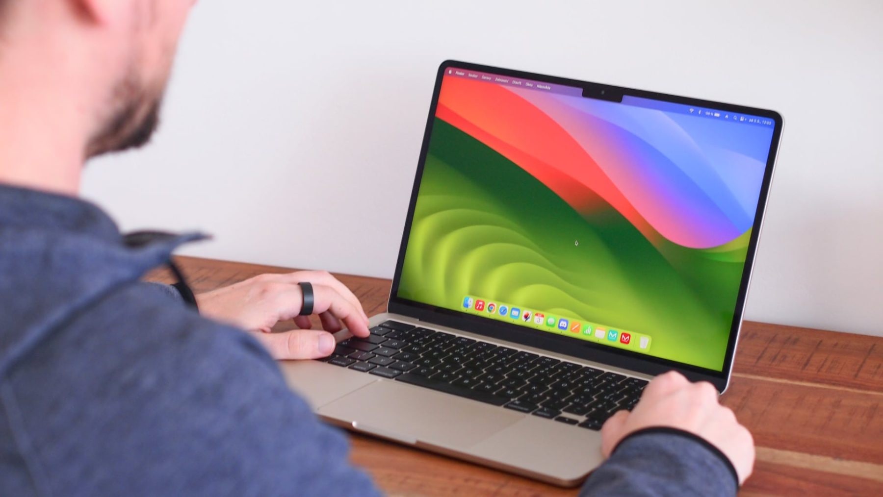 Apple MacBook Air (M3, 2024) | foto: Luboš Srb