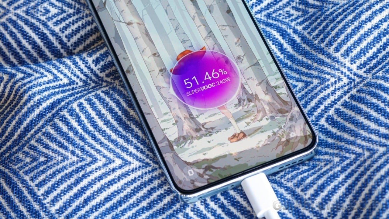 Realme GT5 (240W) při rychlém nabíjení | foto: Realme